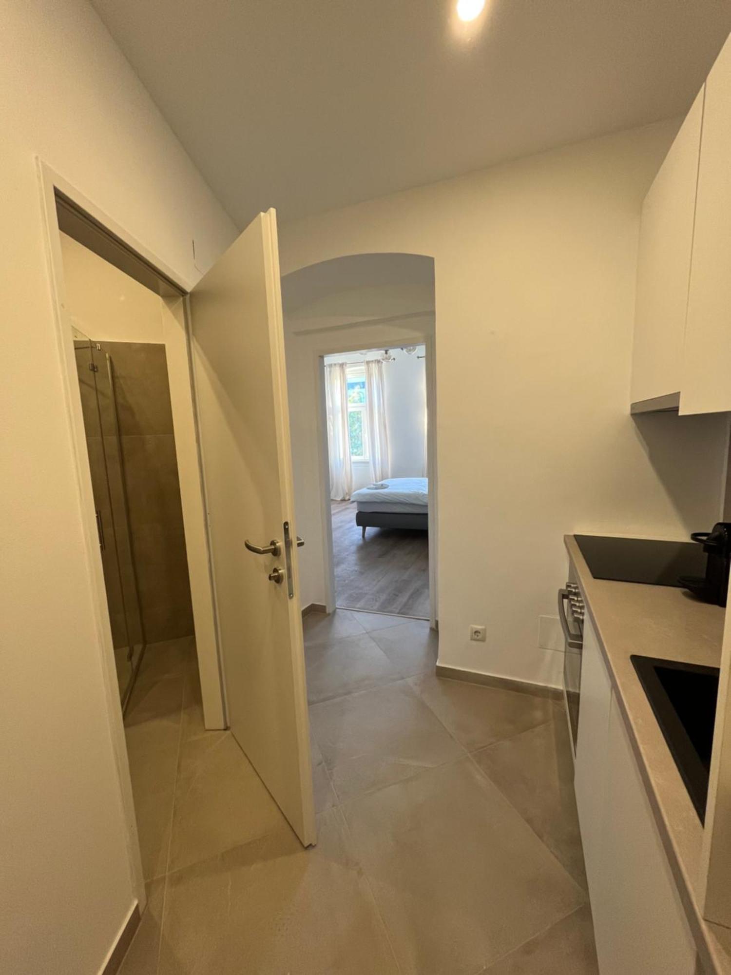 Apartment Schoenbrunn Near Metro Vienna Exterior photo