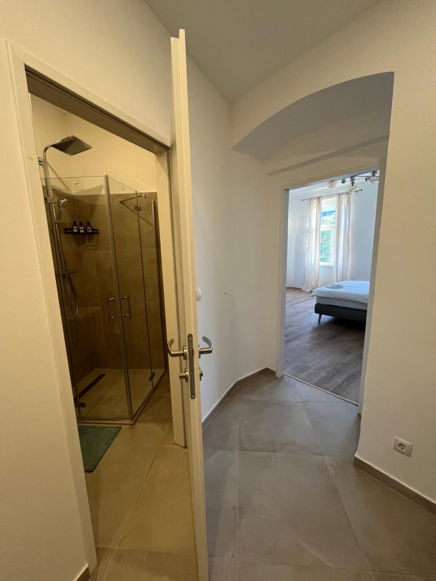 Apartment Schoenbrunn Near Metro Vienna Exterior photo